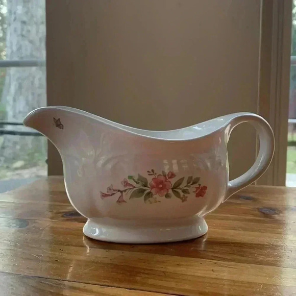 Pfaltzgraff Gravy Boat..Meadow Lane Pattern - Picture 1 of 8